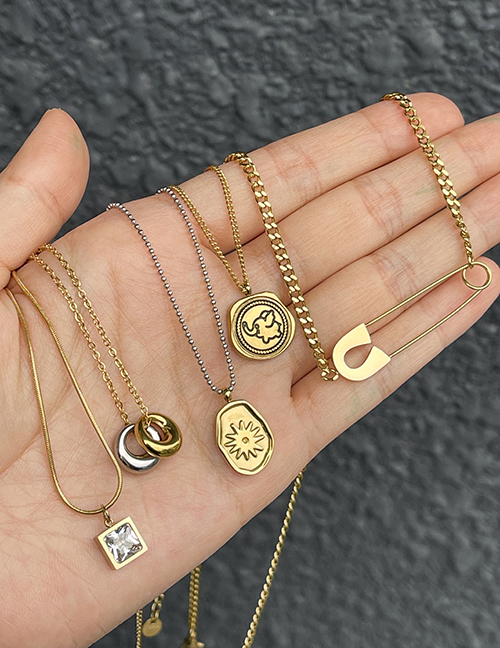Fashion Gold Titanium Contrast Cutout Ring Pendant Necklace