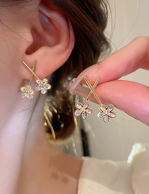 Fashion Gold Copper Inlaid Zirconium Flower Stud Earrings