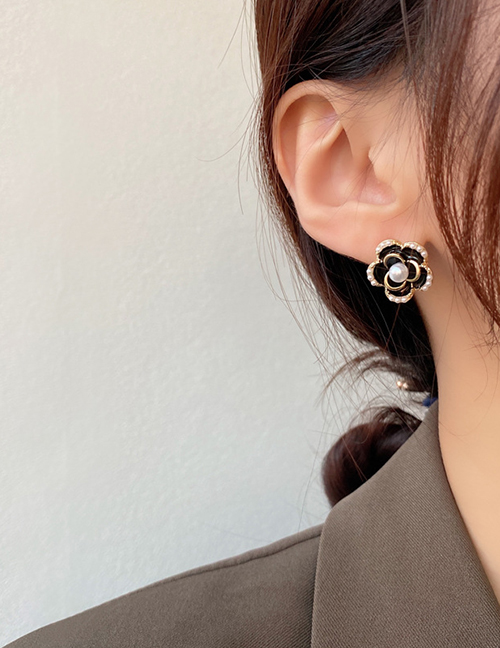Fashion Round Shape Oval Pearl Flower Stud Earrings