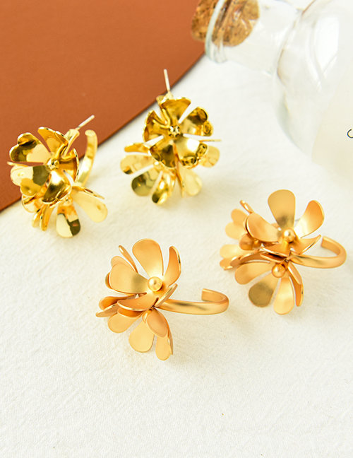 Fashion Shiny Gold Alloy Geometric Flower Earrings