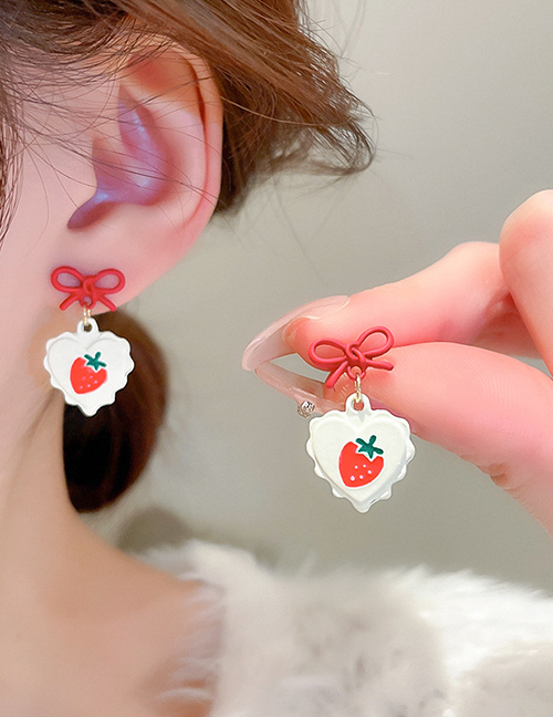 Fashion Gold Alloy Strawberry Heart Earrings