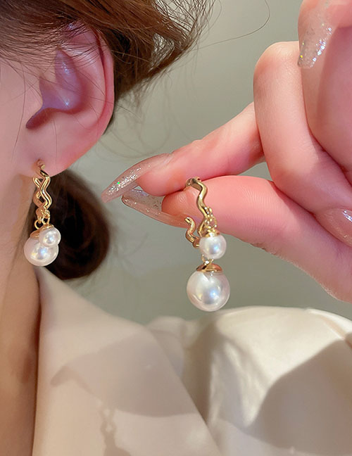 Fashion Gold (real Gold Plating) Geometric C -shaped Pearl Streaming Earring Earrings