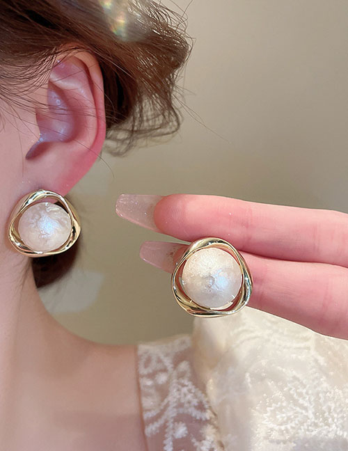 Fashion White (round) Cutout Geometric Pearl Stud Earrings