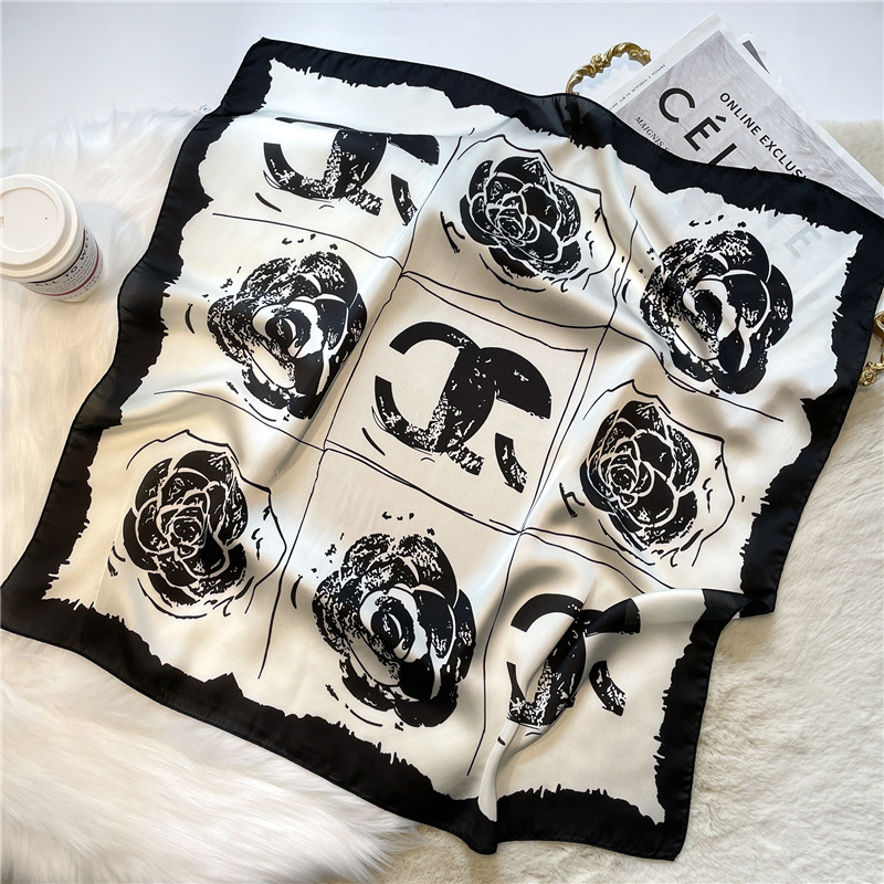 Fashion 20# Polyester Printed Square Scarf