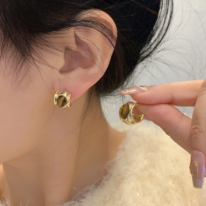 Fashion Gold Alloy Tiger Eye Wide C-shaped Earrings